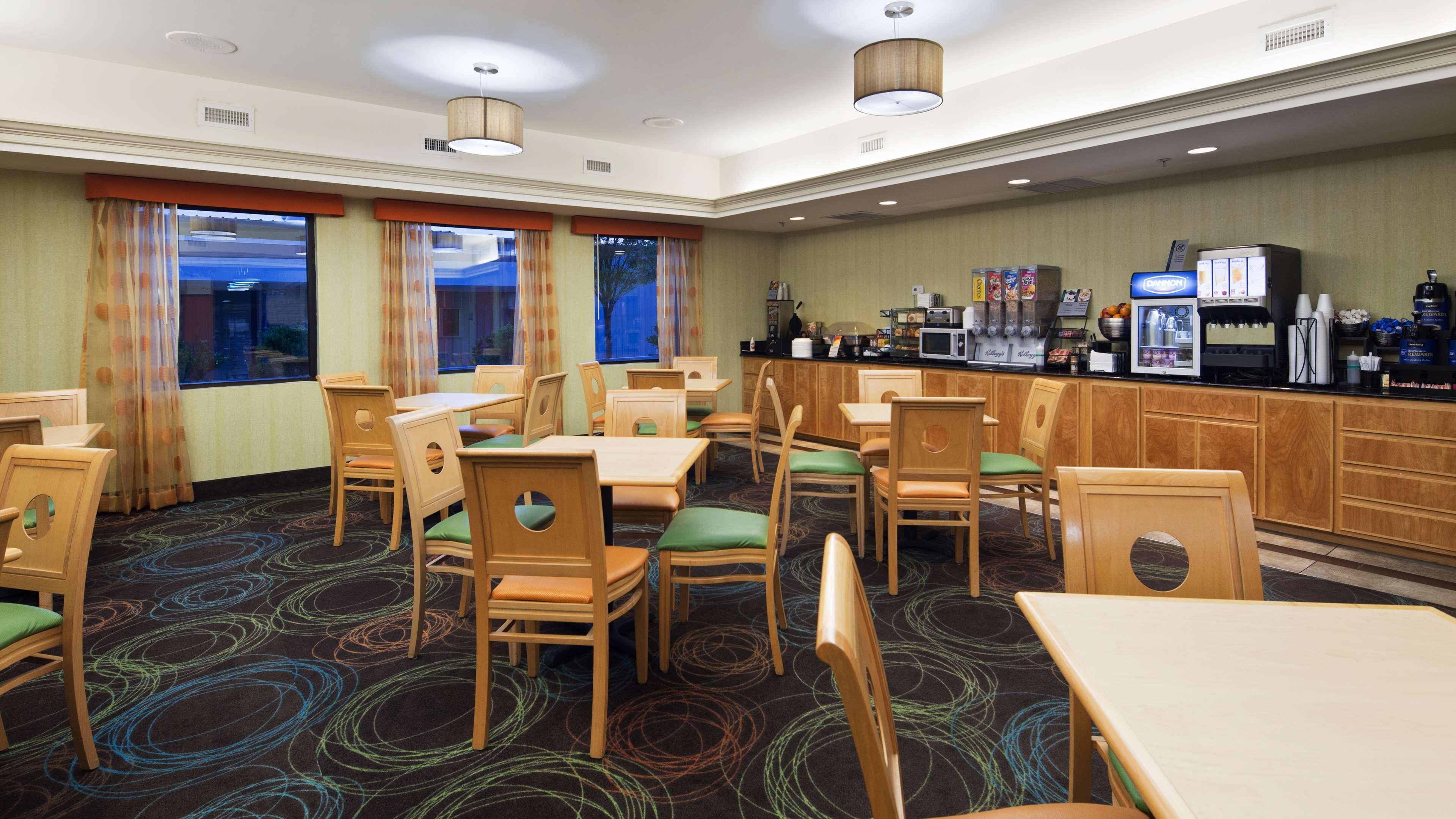 Best Western Plus Glen Allen Inn Bagian luar foto