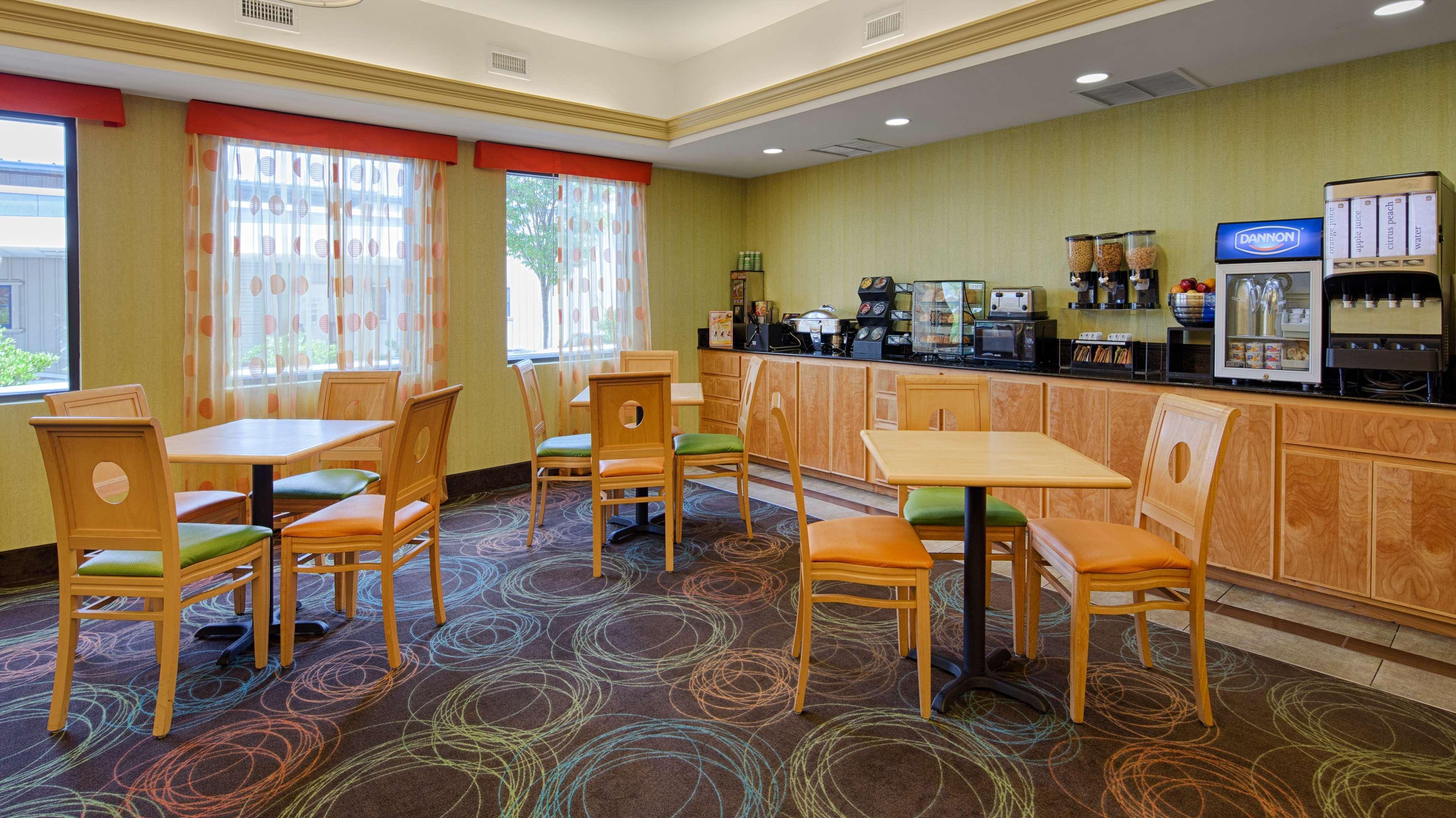 Best Western Plus Glen Allen Inn Bagian luar foto