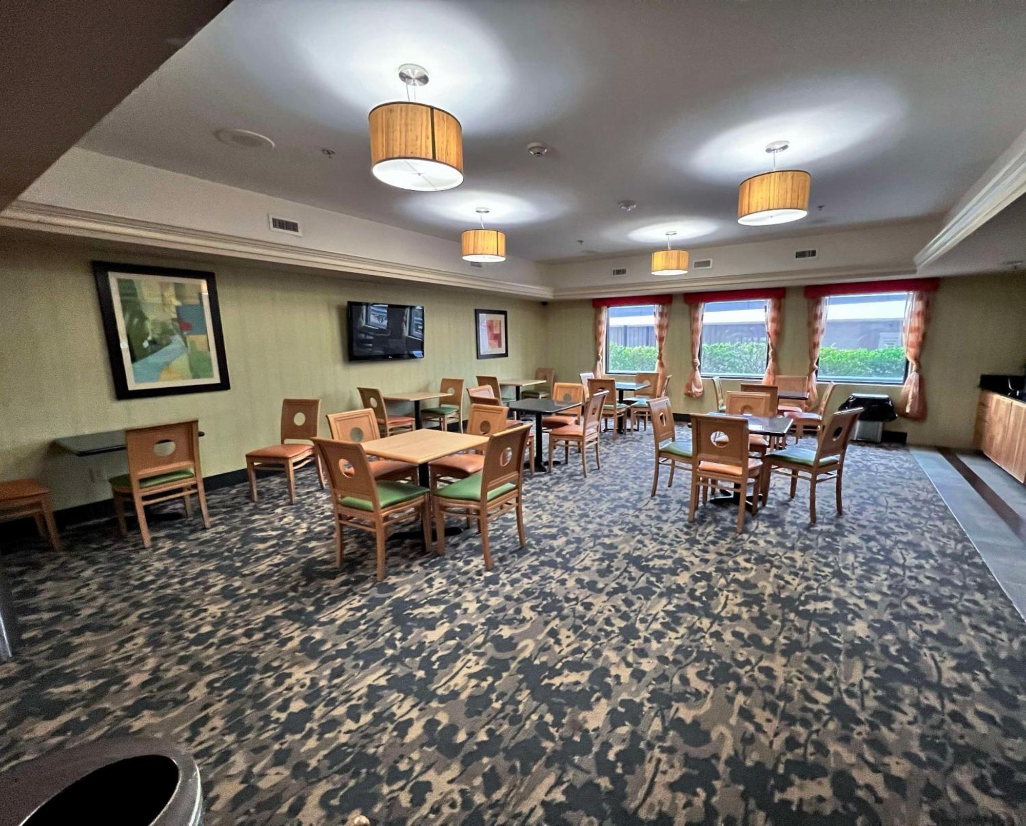 Best Western Plus Glen Allen Inn Bagian luar foto